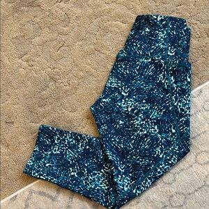 Old Navy Blue and white Patterned cropped Leggings